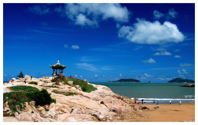 普陀山:佛教文化与自然美景的交融之地 普陀山,位于浙江舟山群岛,距离