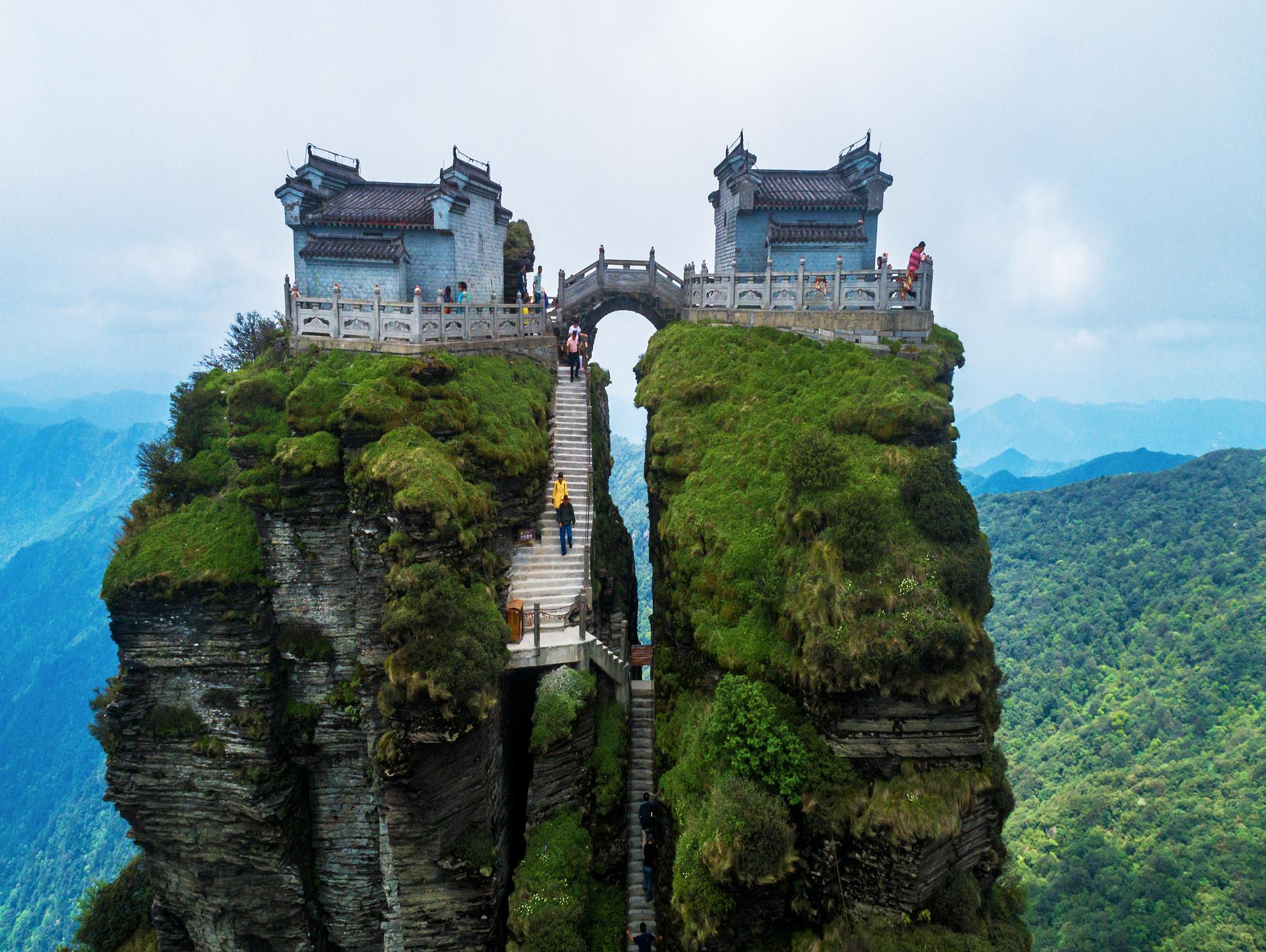 贵州好玩的旅游景点 贵州是一个充满神秘魅力的旅游胜地,拥有许多令人