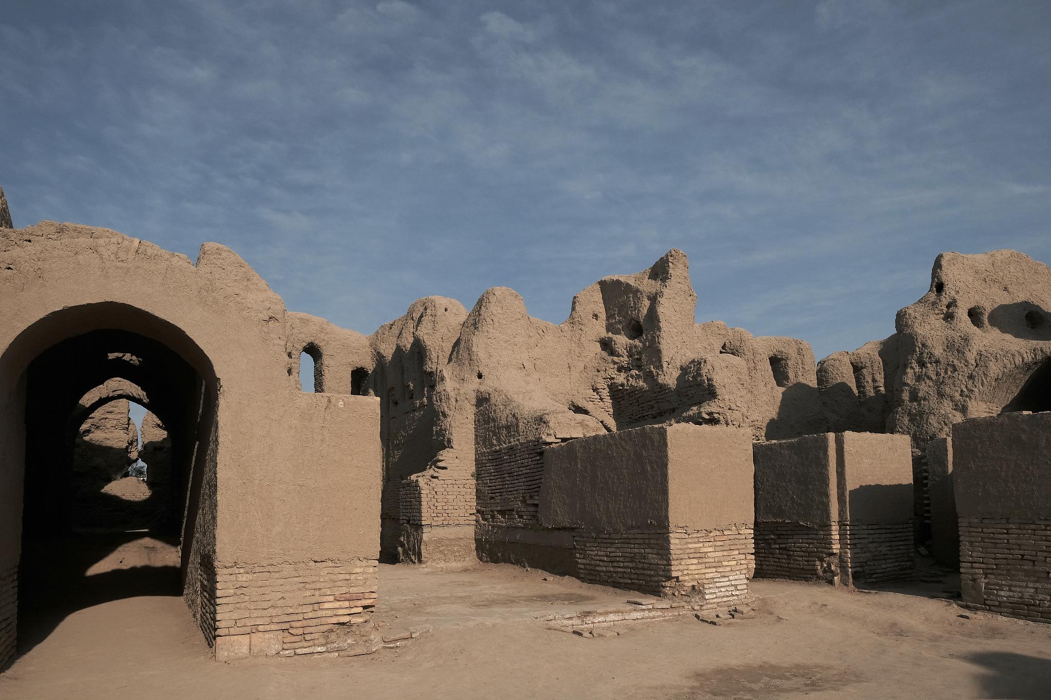 若羌县旅游景点推荐 若羌县,位于中国新疆维吾尔自治区巴音郭楞蒙古