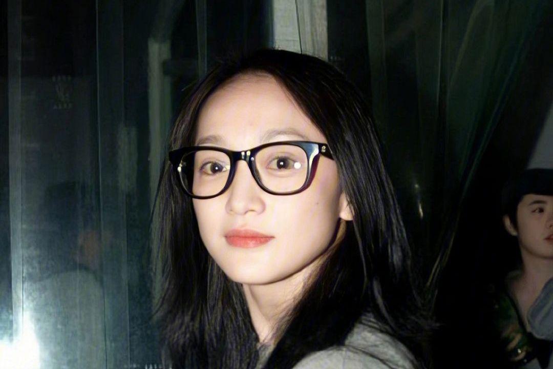 周迅素颜曝光:美不只是妆容和打扮 周迅素颜曝光的背后,反映了社会