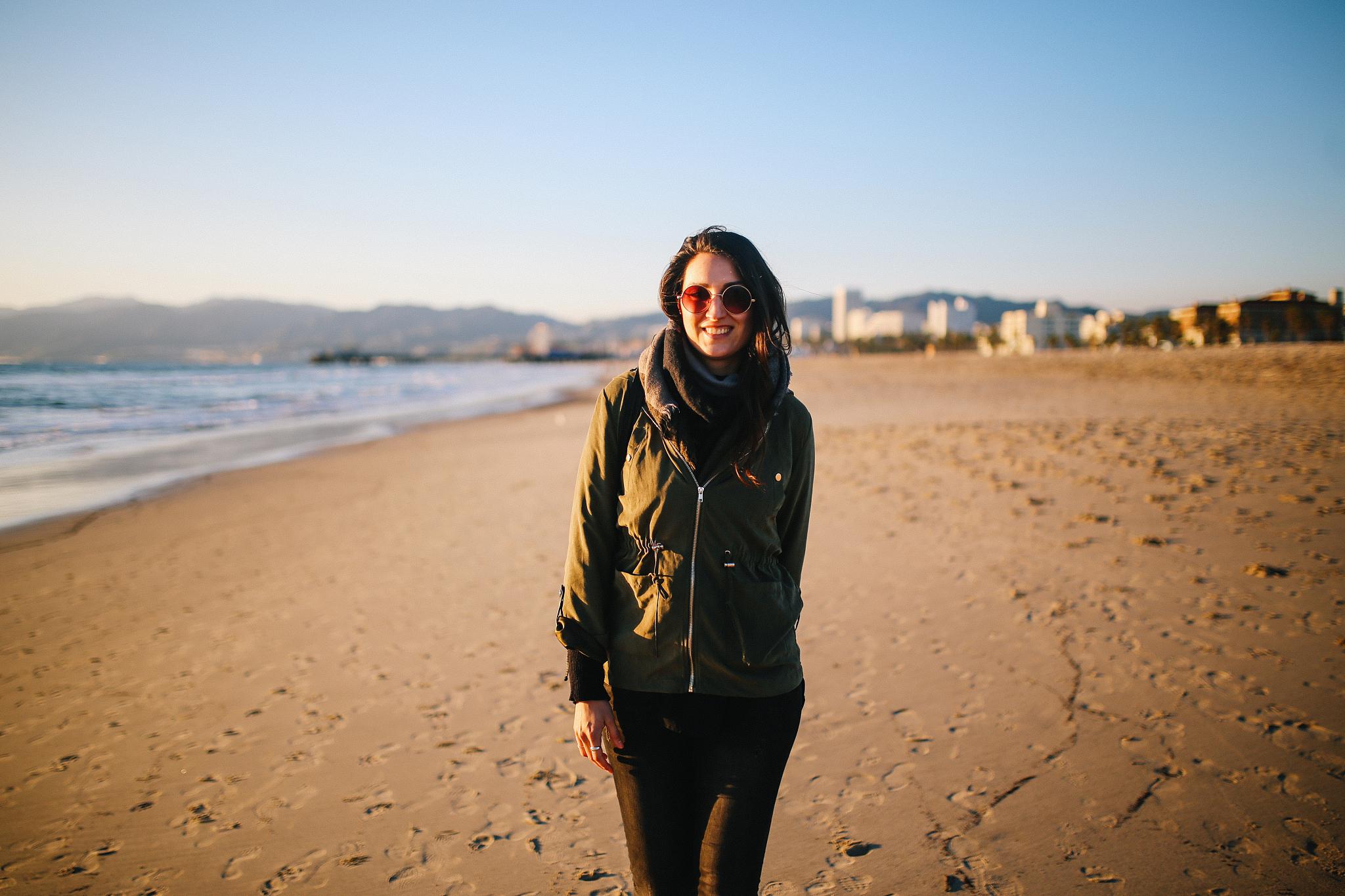 小周女生的裸辞环游世界之旅 在这个保守的社会里,一名00后小周女生