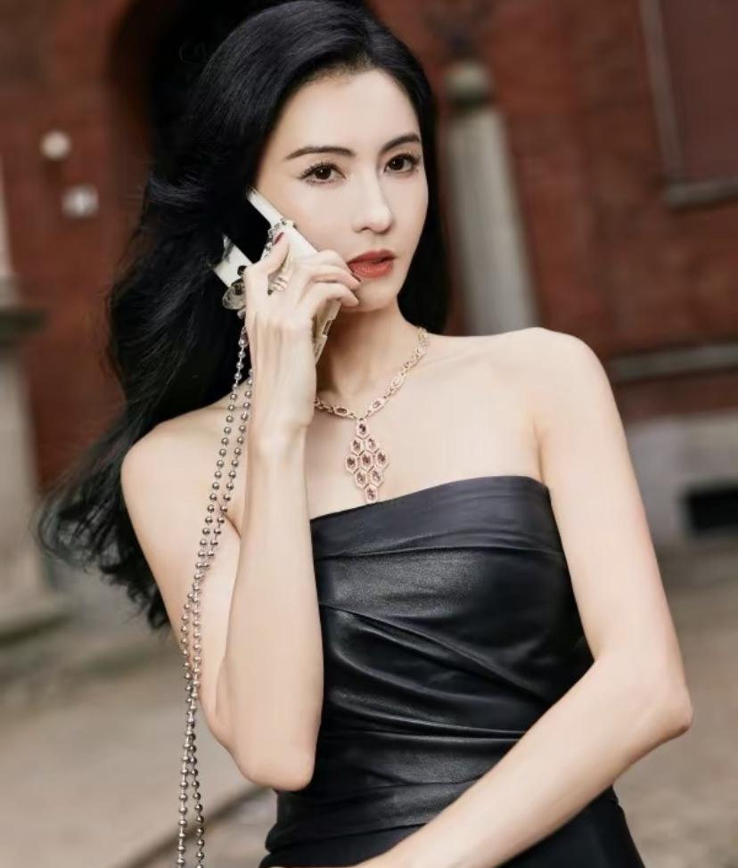 张柏芝:演艺圈中的全才 张柏芝以其惊人的美貌和卓越的演技和多才多艺