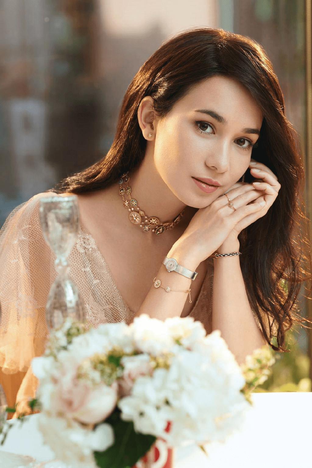 卢靖姗:多才多艺的华语演员 卢靖姗,一位多才多艺的华语演员,歌手和