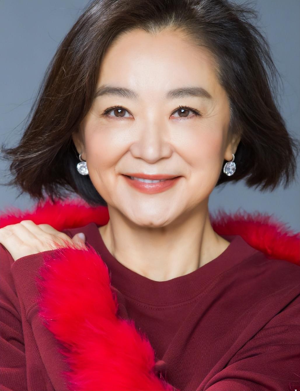 林青霞:影坛奇女子 林青霞是影坛奇女子,1994年嫁给香港富商邢李㷧