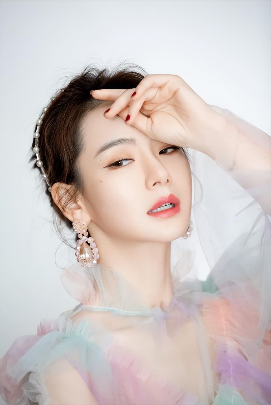 拒绝"潜规则"的4位女星 杨幂,李彩桦,张钧甯,戚薇,这4位女明星都曾经