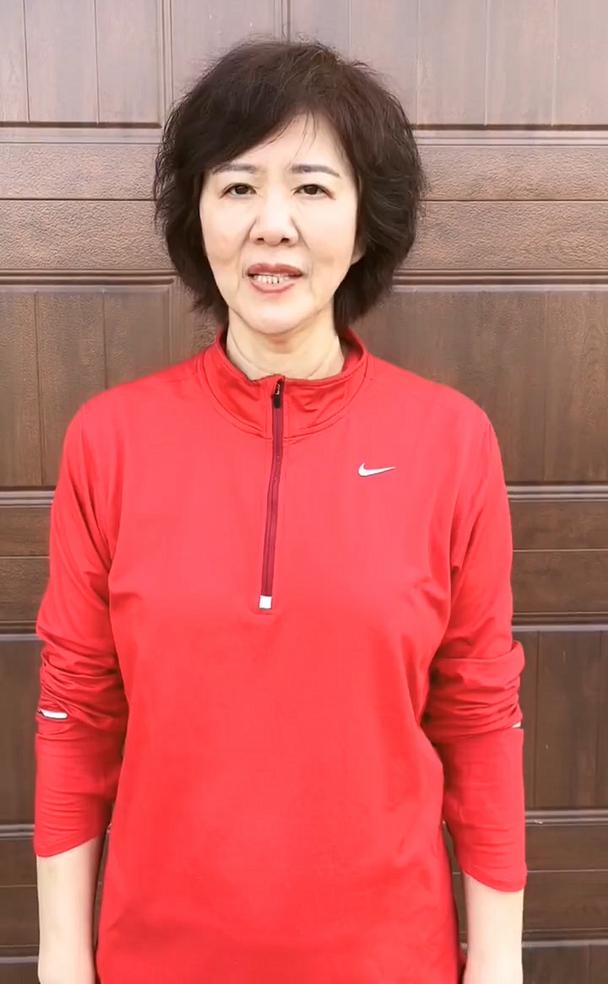 郎平:离婚净身出户 郎平与前男友白帆离婚时,将美国300多平米的别墅