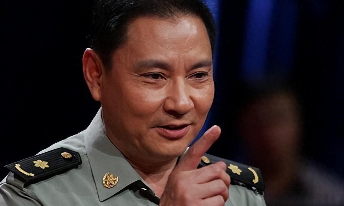 卢奇:演员,丈夫,父亲 卢奇是一位出色的演员,也是一位合格的丈夫和