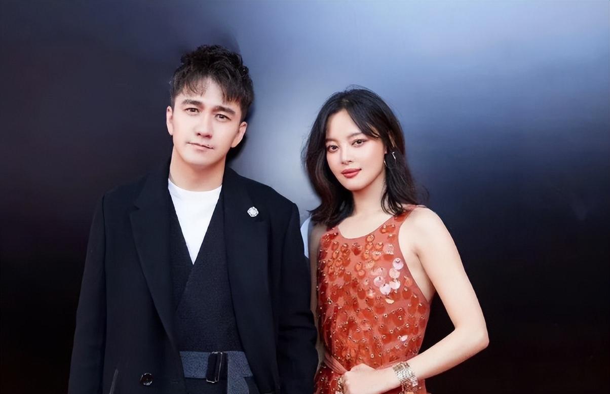 辛芷蕾对前任的态度实诚,对于翟天临学历造假的丑闻,她依旧选择陪伴