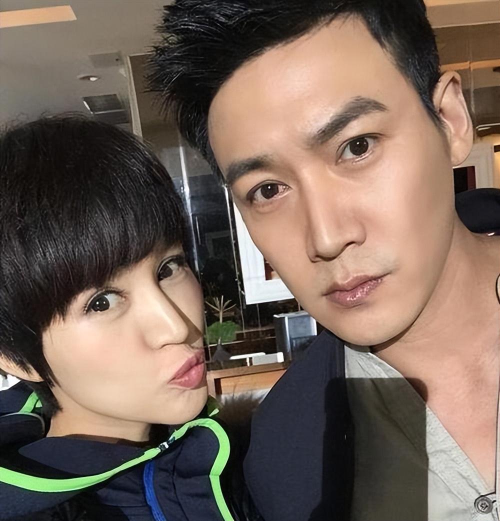 鲍蕾的惊人变化 鲍蕾和陆毅是娱乐圈的神仙眷侣,两人从学生时代就相恋