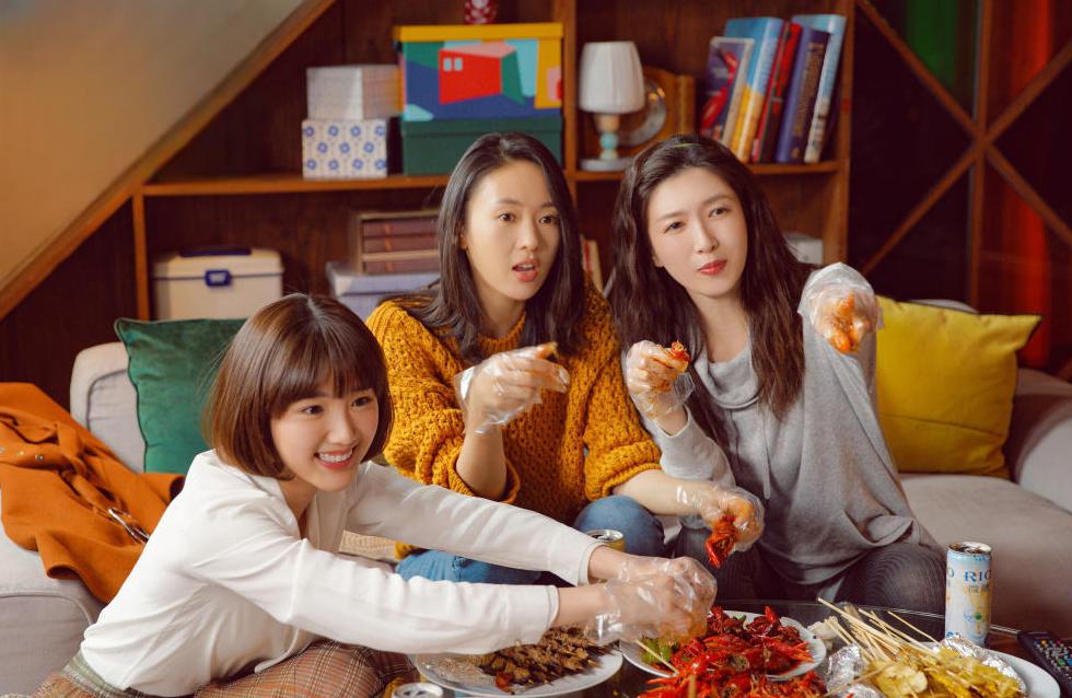 《三十而已》:面霜胜过30万豪车 电视剧《三十而已》中,钟晓芹的人生