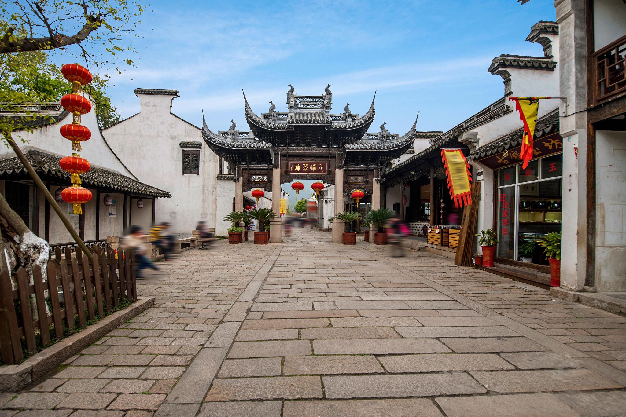 惠山古镇门票问题解析 惠山古镇位于江苏省无锡市梁溪区,是一个历史