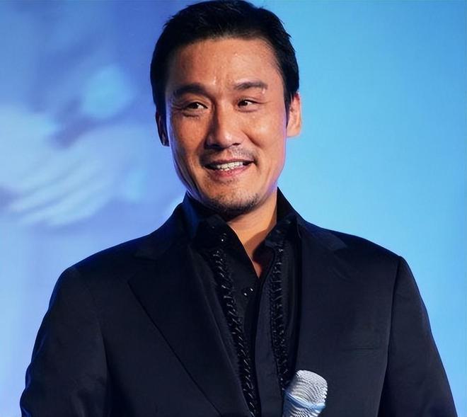 梁家辉:多才多艺的全能演员 梁家辉,香港电影界备受尊敬的演员之一,他