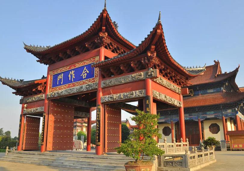 在河南省驻马店市,有一座具有深厚历史底蕴的古寺——南海禅寺