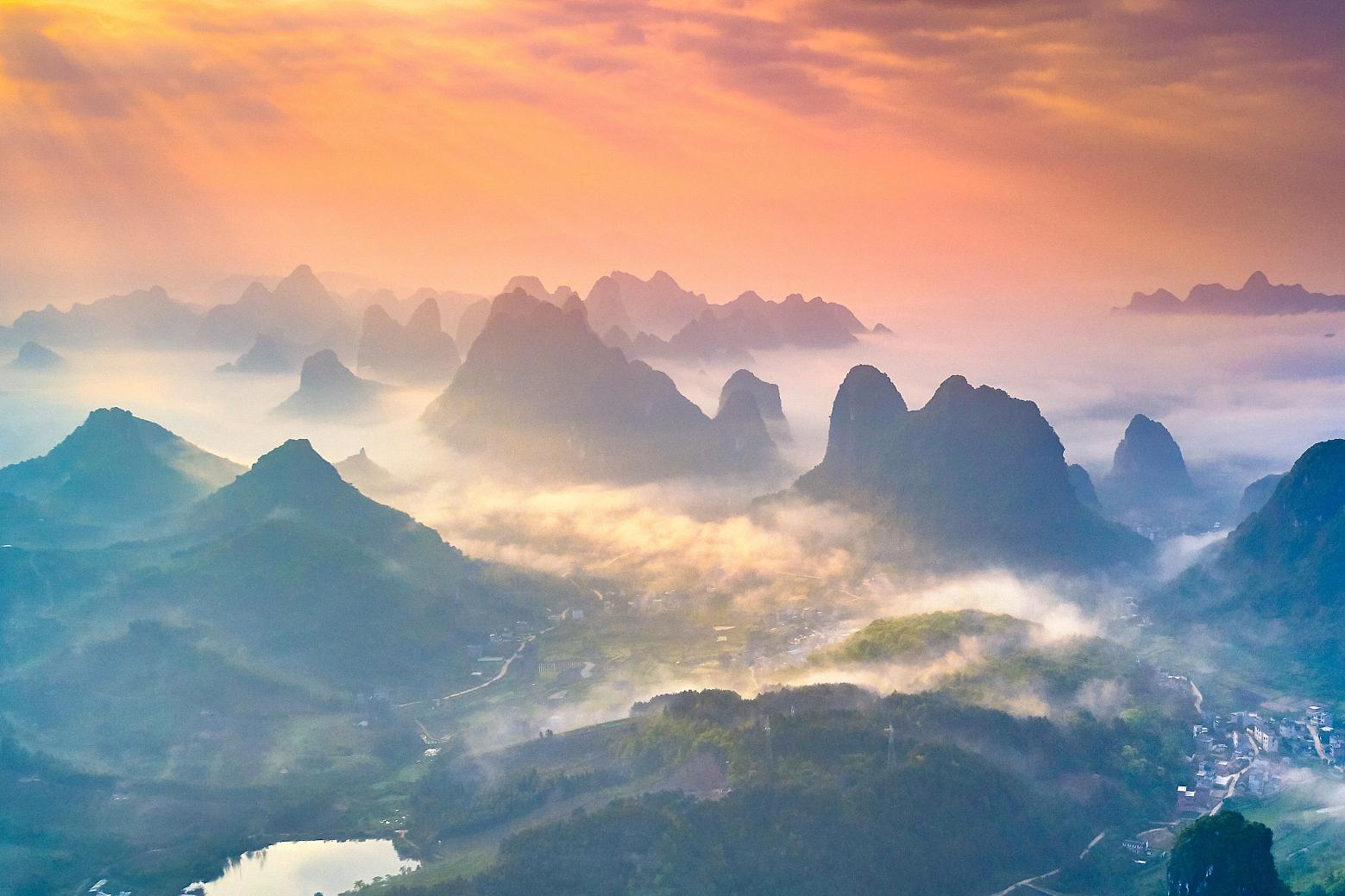 登高泰山,领略大好河山 泰山,位于中国东部的山东省,按照中国的传统