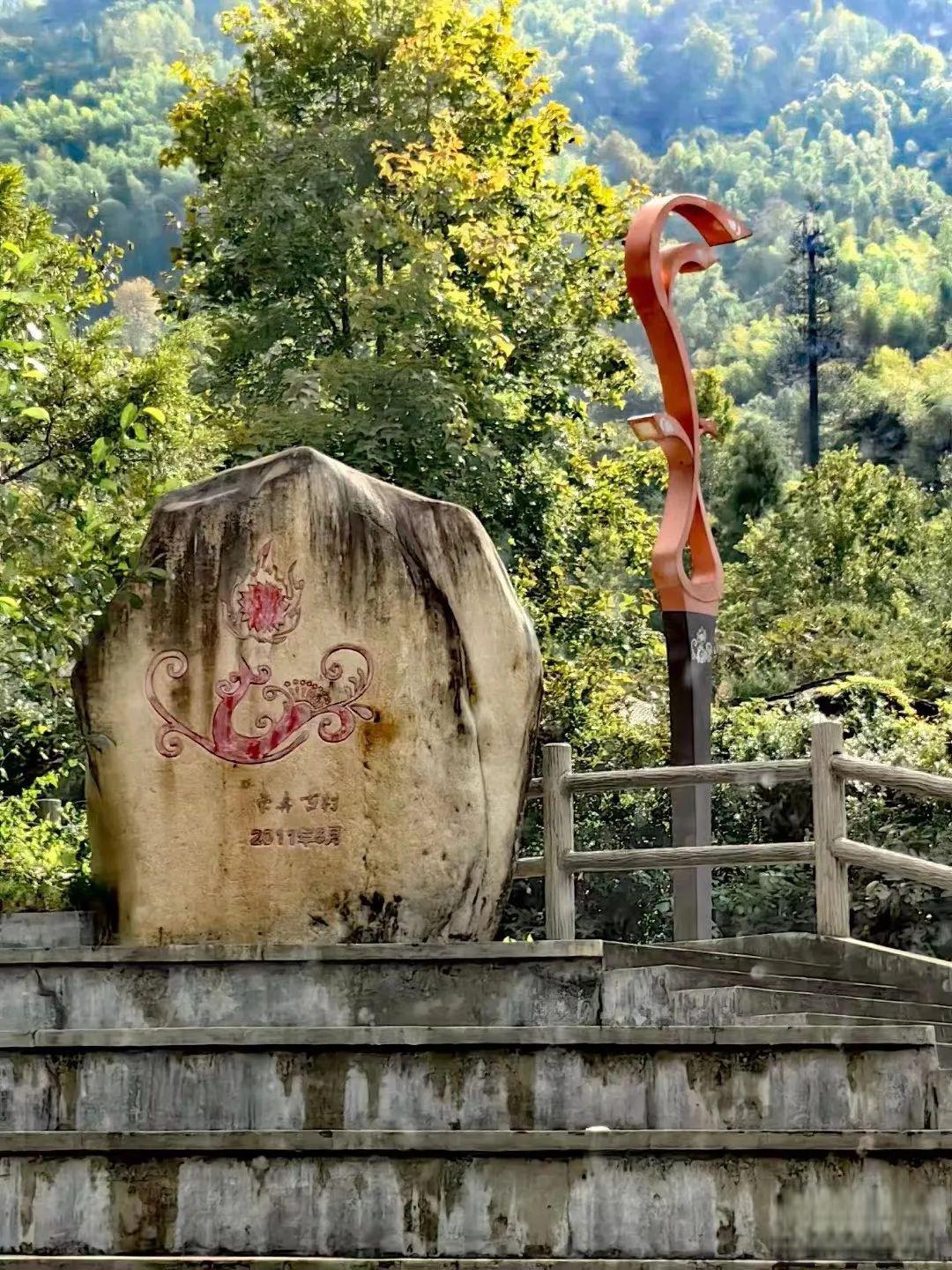 畲寨东弄文昌阁 东弄村是景宁县最古老的村落,也是畲族聚居的古寨,而