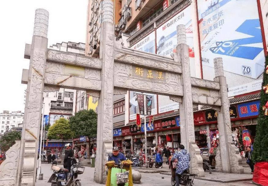 武汉汉正街,一条值得一去的免费景点 汉正街位于武汉市硚口区,是汉口
