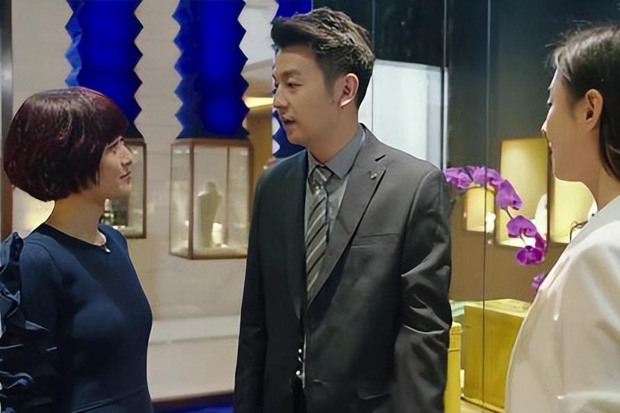 "罗子君的这种虚张声势,让她的丈夫陈俊生开始感