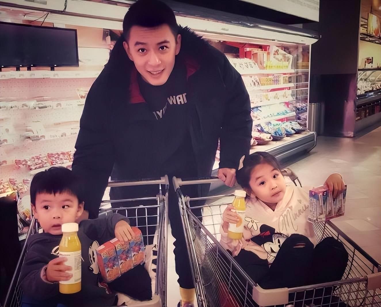 杨鸣离婚:和平解除婚约 杨鸣和唐佳良通过社交平台同时发布声明,宣布