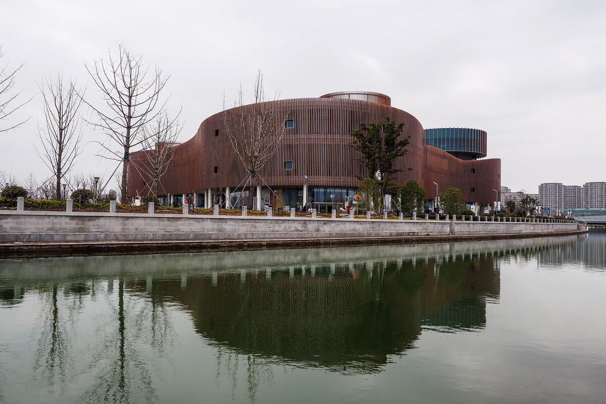 奉贤区旅游景点介绍 奉贤区,位于上海市南部,气候宜人,自然环境优美.