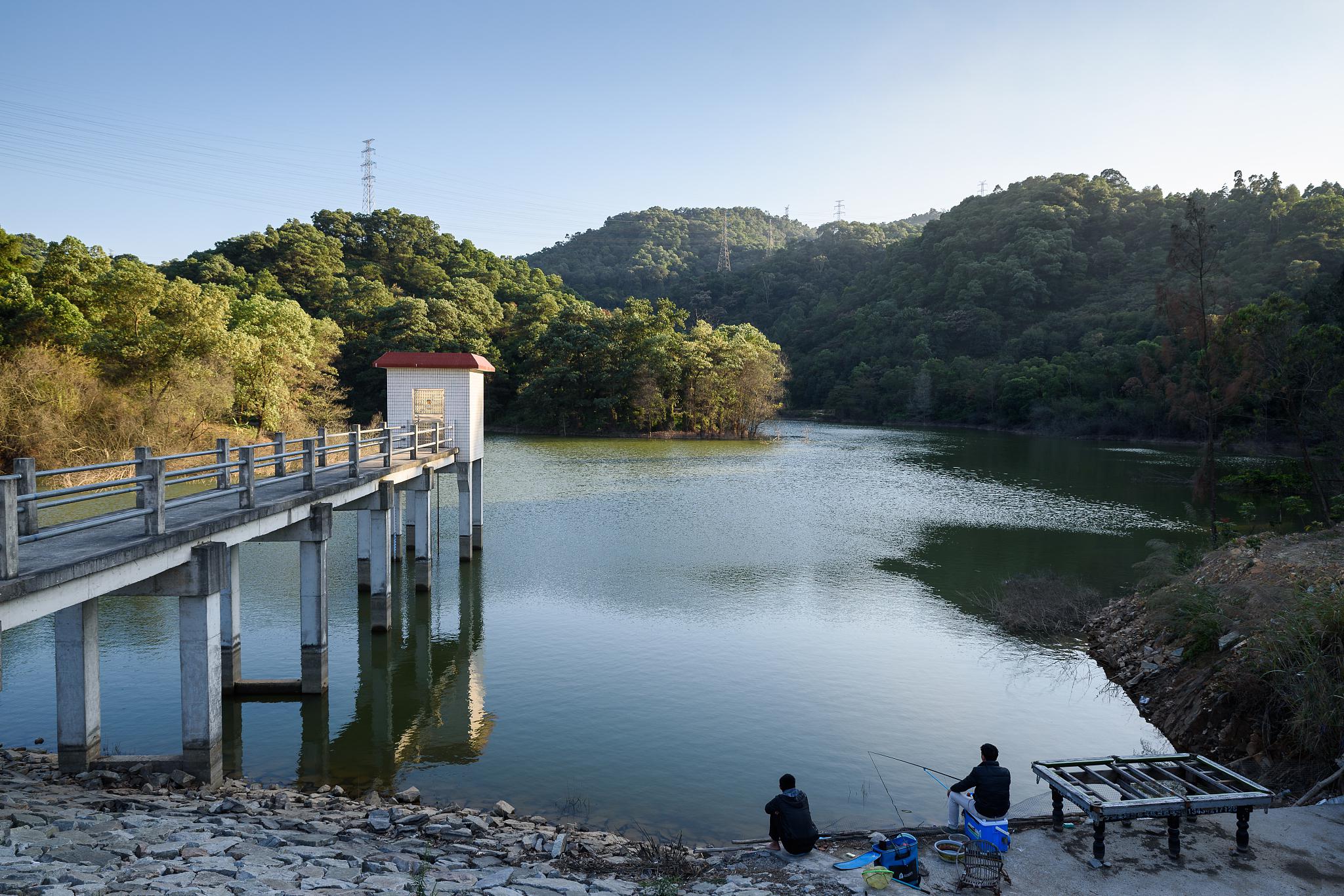 欢迎来到香山湖,大镜山 美丽的地方 香山湖位于风景如画的香山风景