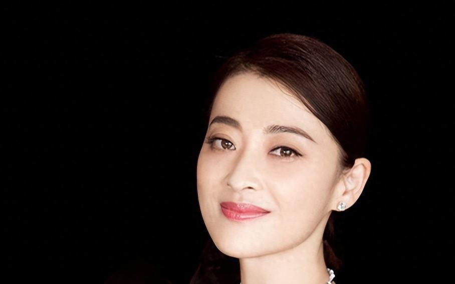 梅婷:坚韧不拔,勇敢追求幸福 梅婷的故事告诉我们,无论遇到多大的挫折