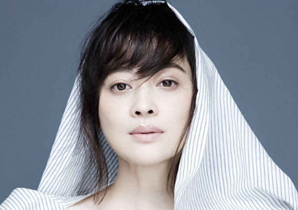 梅婷:坚韧不拔,勇敢追求幸福 梅婷的故事告诉我们,无论遇到多大的挫折