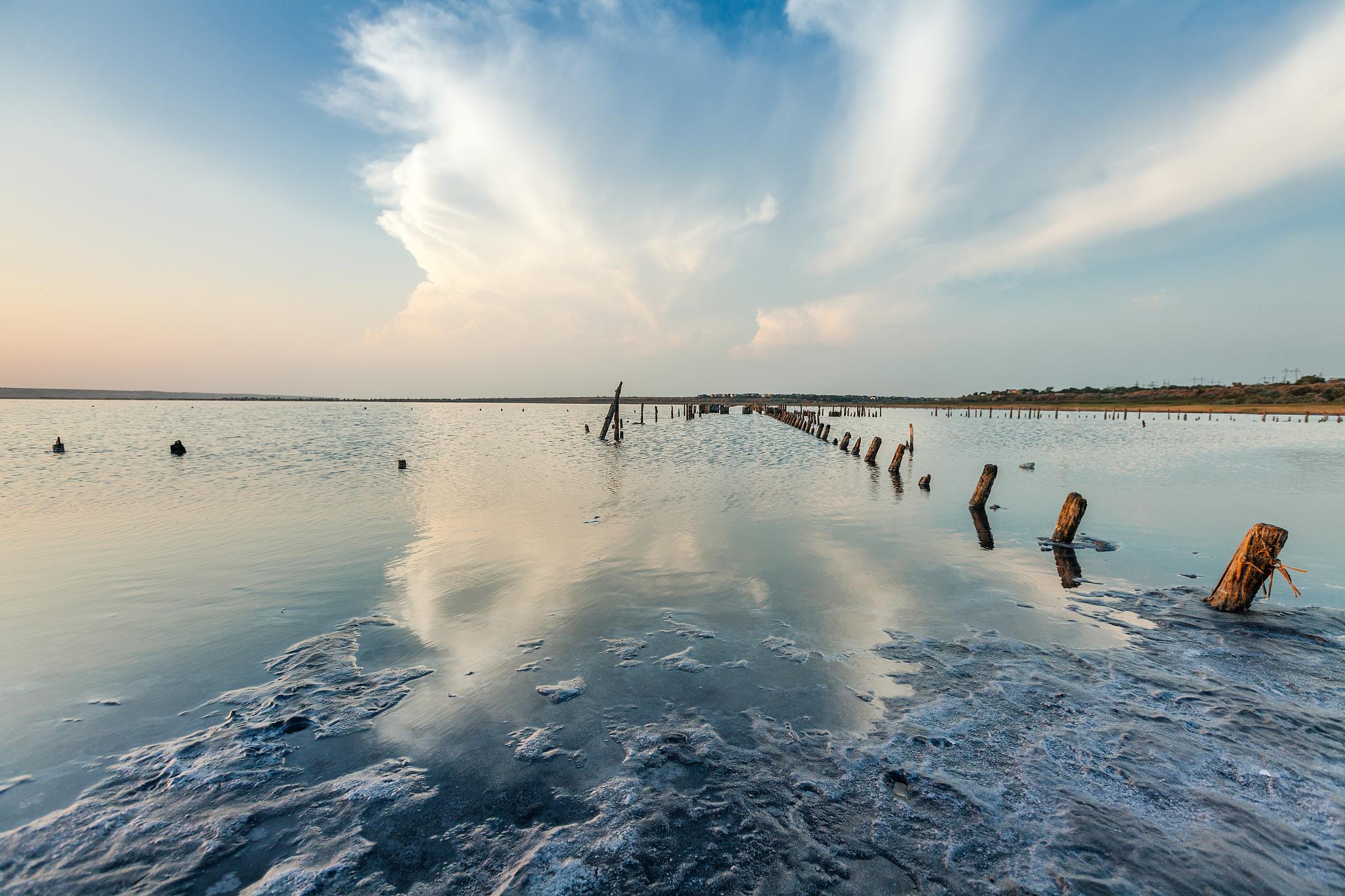 乌梁素海,位于内蒙古自治区西部,是中国境内最大的内陆淡水湖泊之一