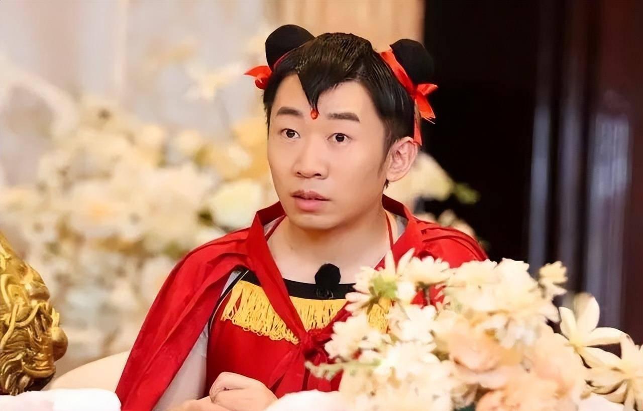 杨迪自辩:与前任爱情长跑后分手,却被网暴 杨迪在《非正式会谈》中