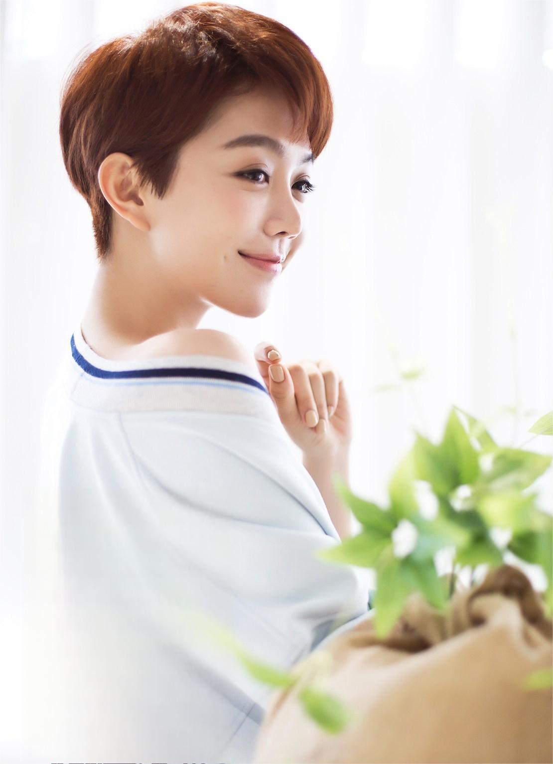 姜妍:活泼可爱,清纯如水的女演员 姜妍是一位活泼可爱,清纯如水的女