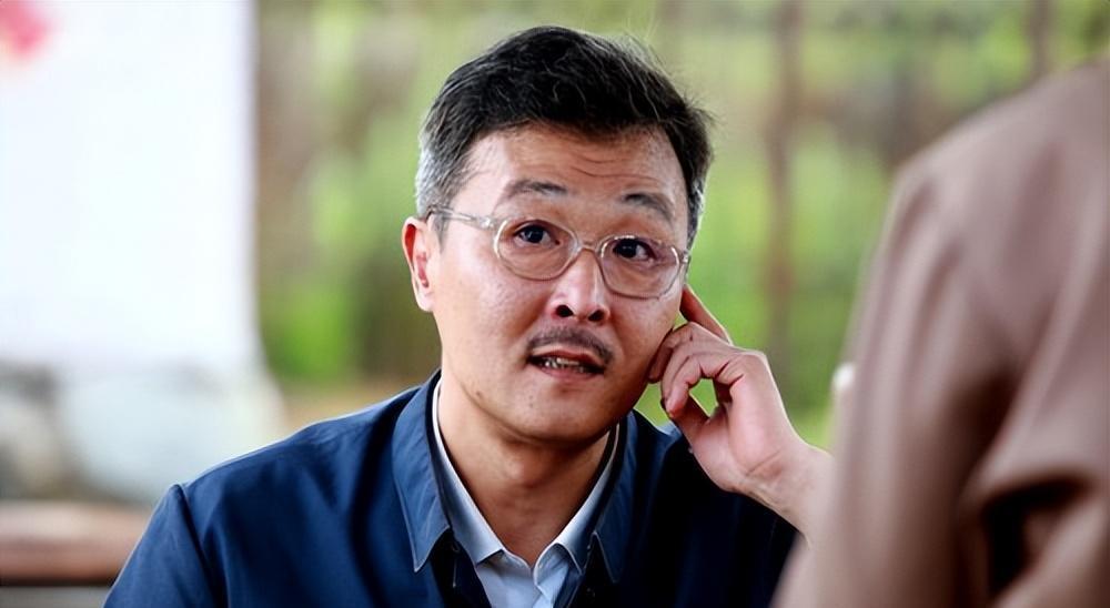 钱波:狗狗填补孤独 钱波是一位经验丰富的演员,但晚年却过得相当凄凉