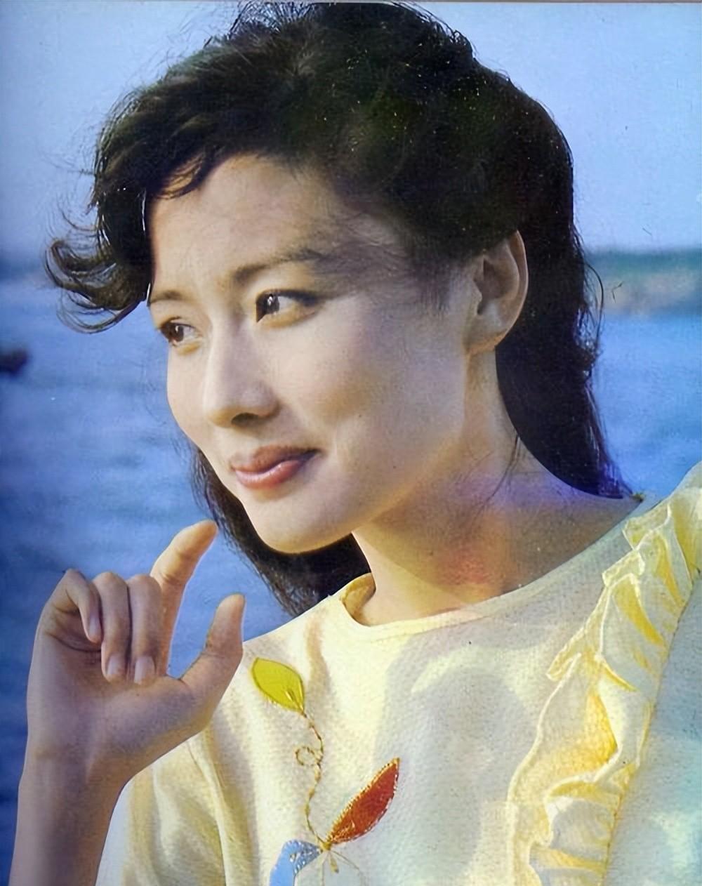 赵娜:从女艺人到啤酒行业女性 赵娜是20世纪80年代最受大众喜爱的女