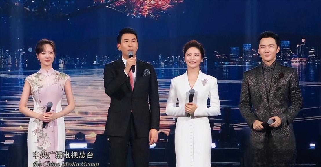 孟盛楠:从迷茫到成就 孟盛楠是一位备受瞩目的央视美女主持,她的成功