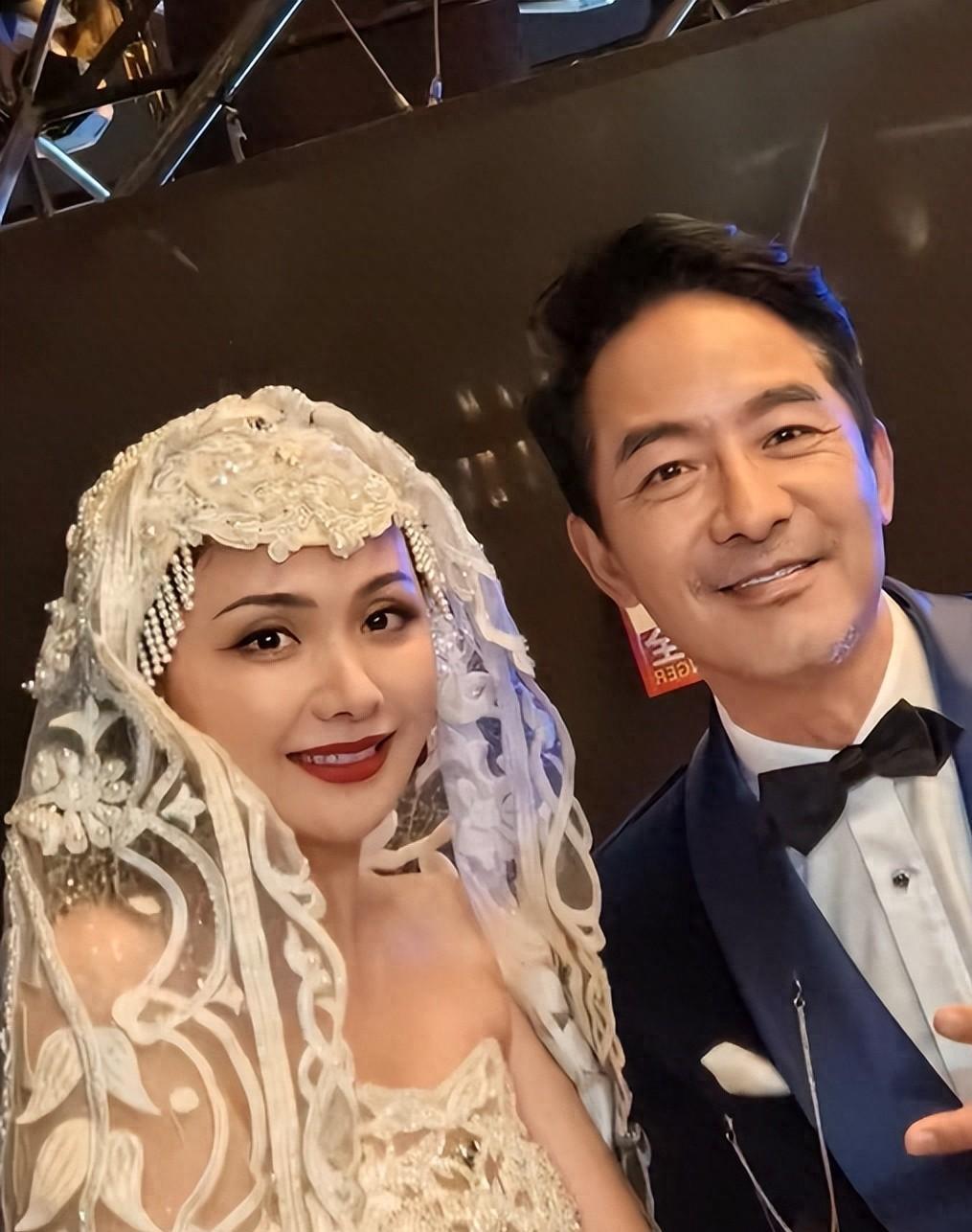 程莉莎:16周年结婚纪念日 程莉莎为庆祝与郭晓东结婚16周年,特地找到