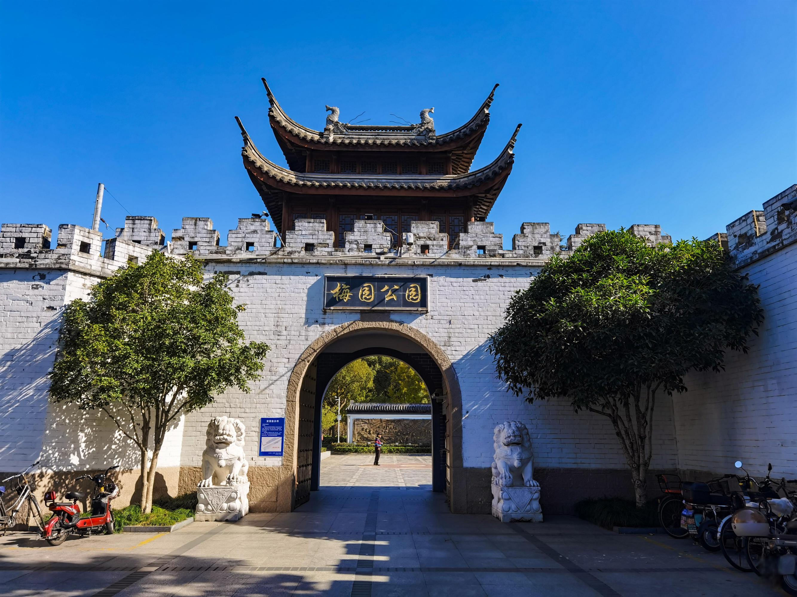 上海梅园公园,一幅色彩斑斓的画卷 上海梅园公园,如同一幅色彩斑斓的