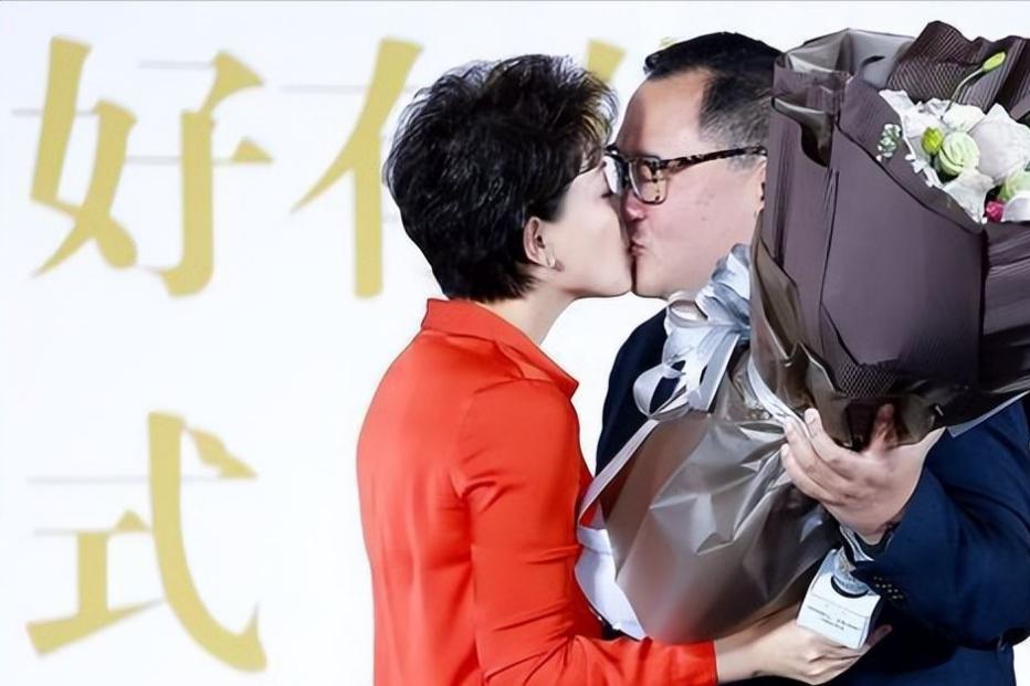 杨澜的婚姻故事:爱情与金钱的博弈 杨澜与吴征的婚姻故事充满戏剧性