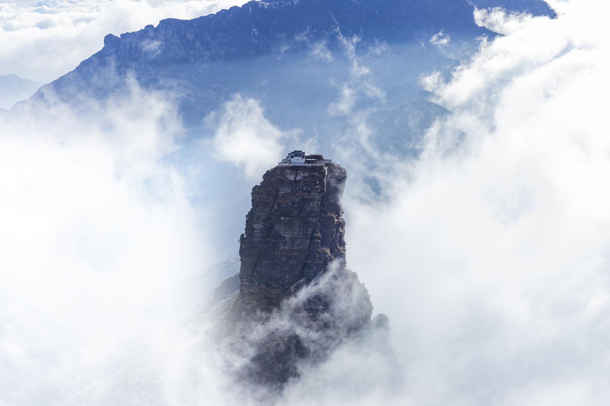 梵净山四季之美 梵净山是中国著名的旅游景区,位于湖北省神农架林区