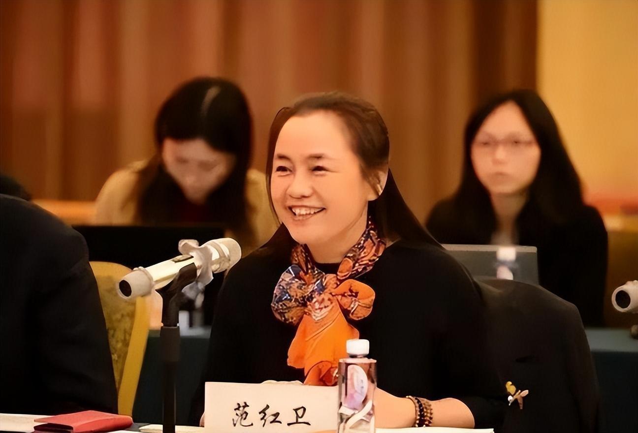 范红卫:从普通会计到中国女首富的逆袭人生 范红卫,一个曾经的普通
