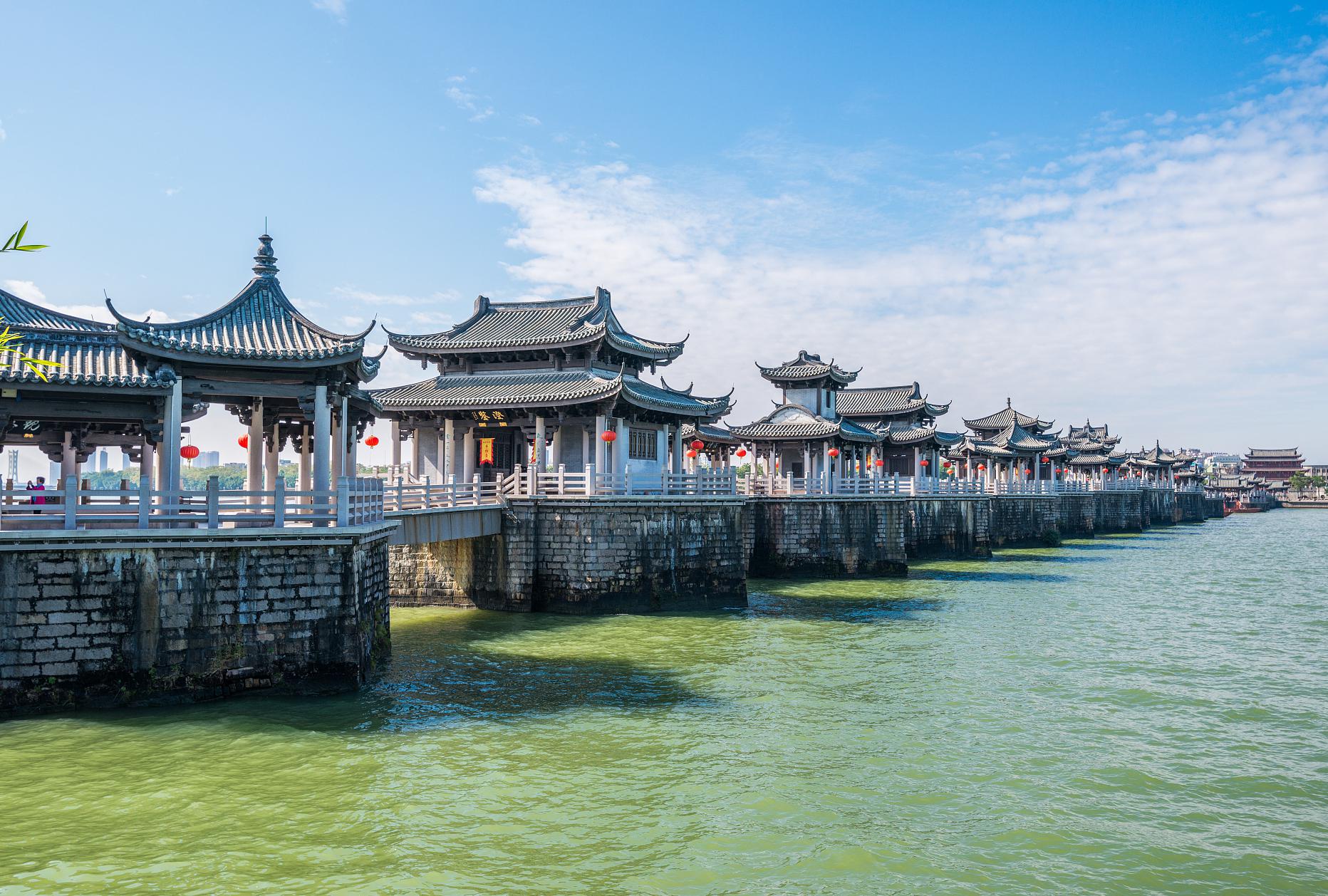 广济桥:潮州古城的历史文化瑰宝 广东一古桥,古称济川桥,不仅是潮州