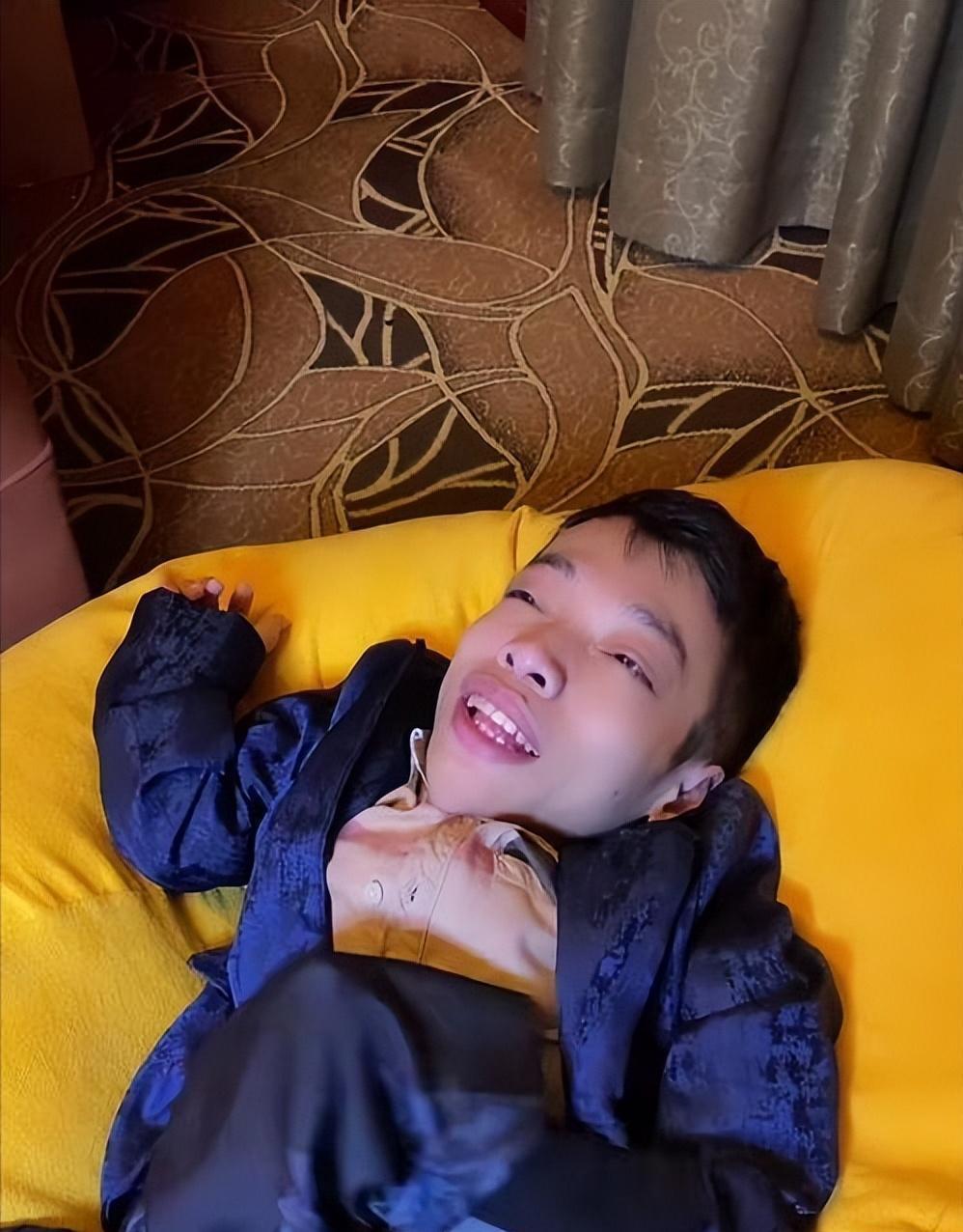 袖珍总裁李创利:逆袭人生,爱情与事业的双重胜利 李创利,身高不足一米