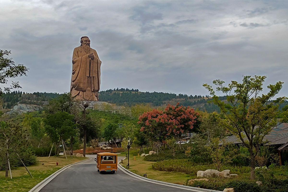 尼山圣境景区好在哪里 尼山圣境景区位于中国山东省曲阜市东南部的