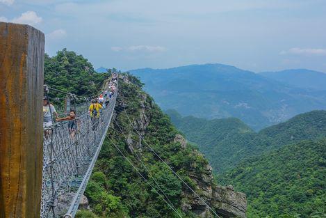 三联峒景区,大自然的鬼斧神工 三联峒景区,位于娄底市新化县北部的