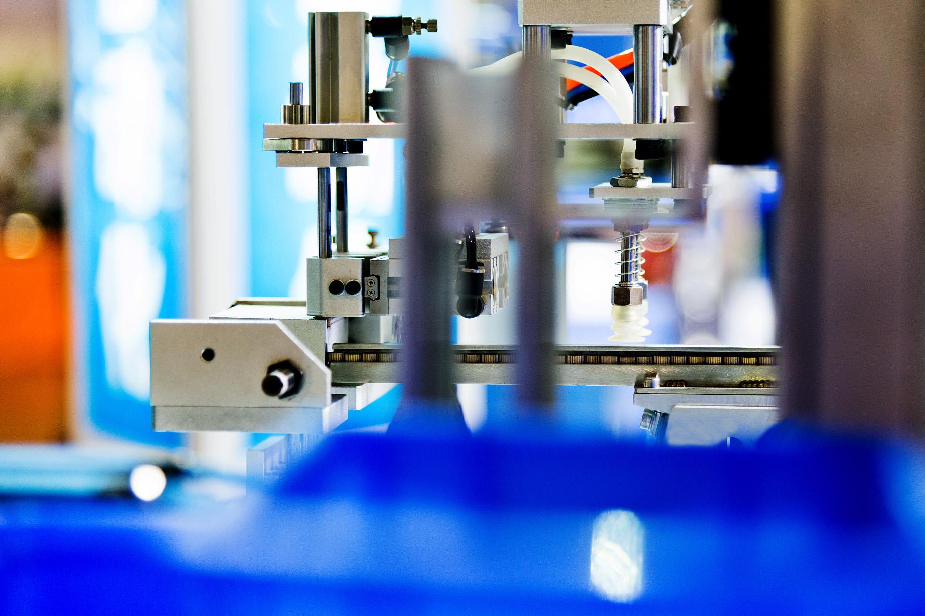 蓝英装备:光刻机零部件设备的全球供应商 蓝英装备,一家全球领先的