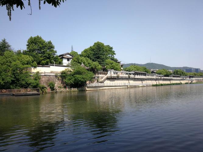 西施故里旅游区 西施故里旅游区位于浙江诸暨,是诸暨唯一的国家级风景