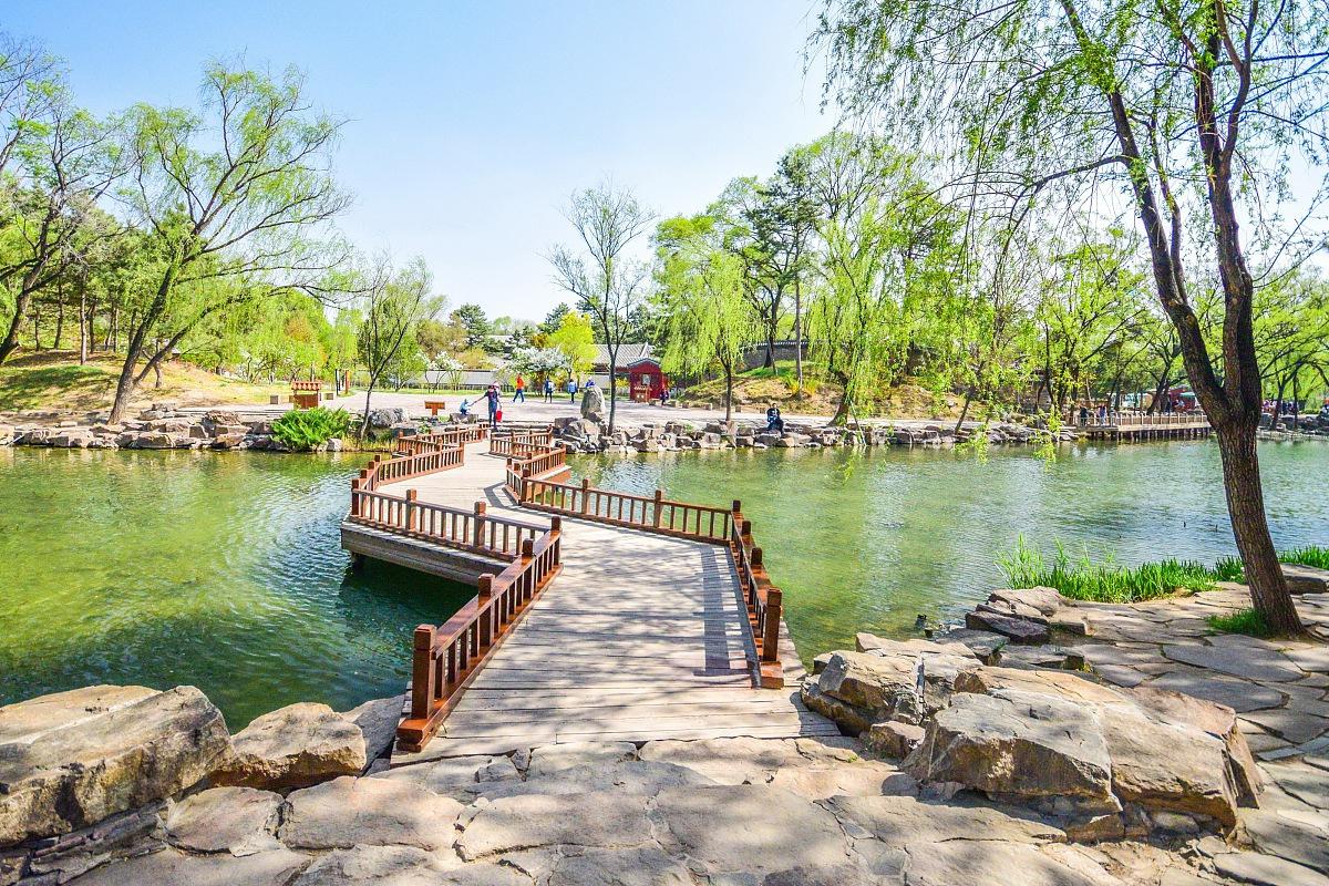 秦皇岛最美的一座公园 秦皇岛,位于中国河北省的海滨城市,以其独特的