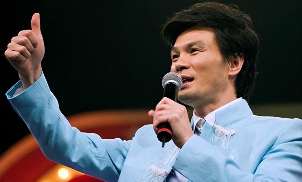 李彬:从龙套到综艺一哥的人生传奇 李彬,中国内地著名主持人,凭借其