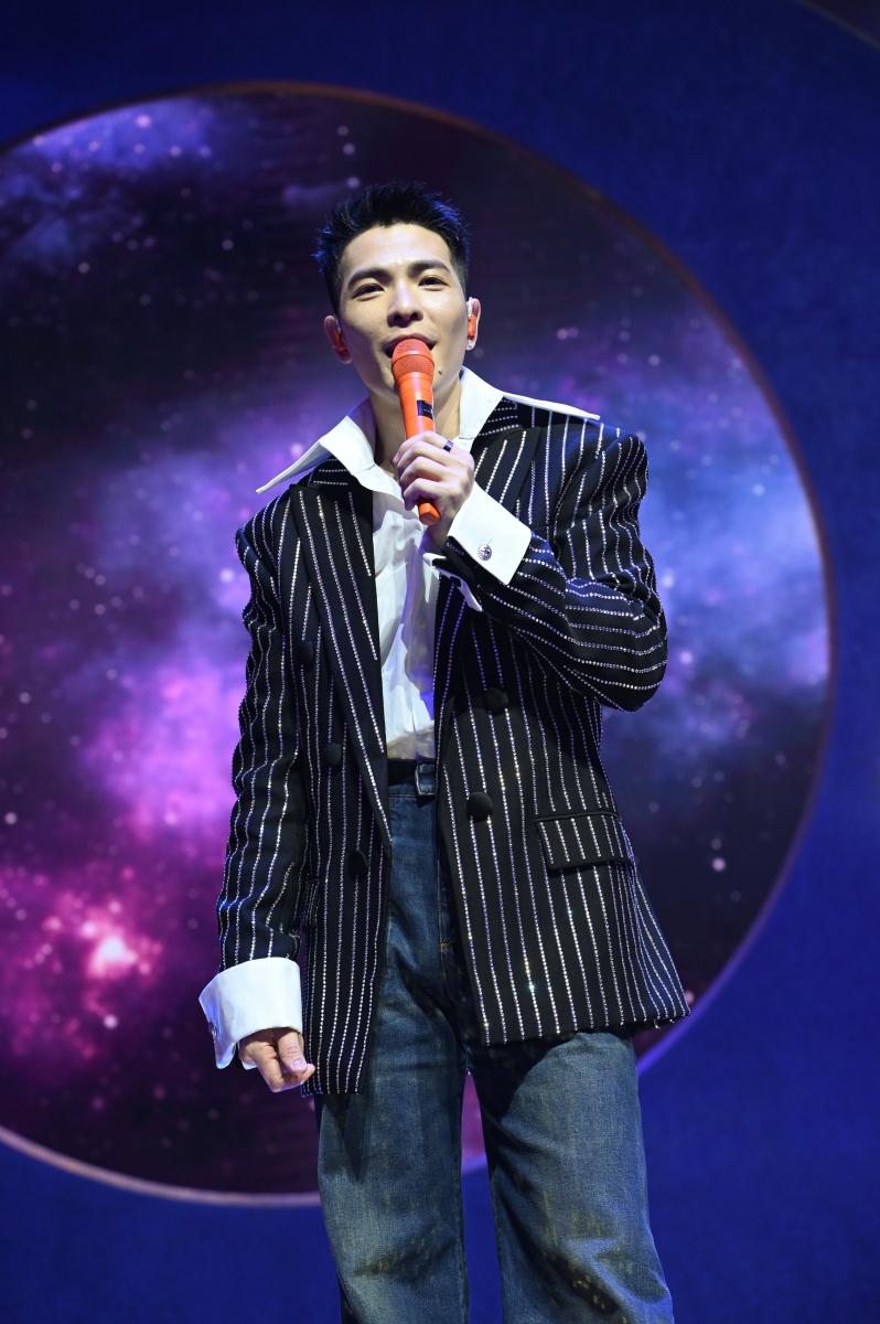 高圆圆和萧敬腾的西装造型 高圆圆和萧敬腾的西装造型展现出了他们