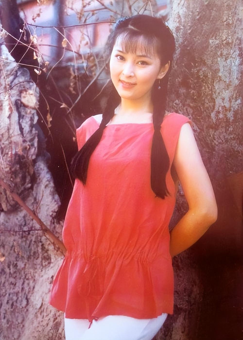 何音:女明星"下嫁"的悲惨 何音是一位成长历程曲折的女演员,她曾经