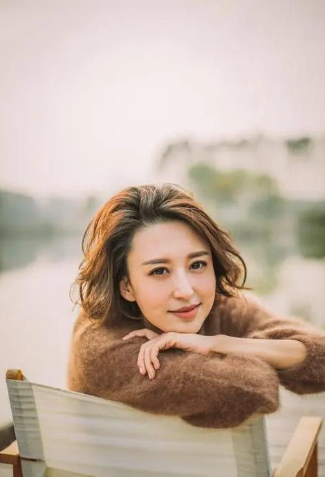 2013年,央视主持人张蕾与成功富商王吉财相遇,两人年龄差距大,但王吉