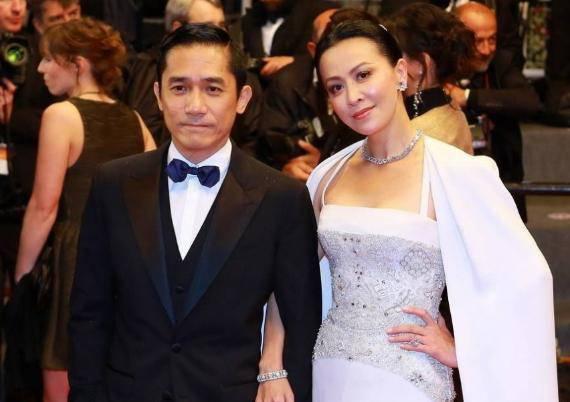 梁朝伟与王菲近况 刘嘉玲爆料梁朝伟与王菲近期合照,二人状态年轻引