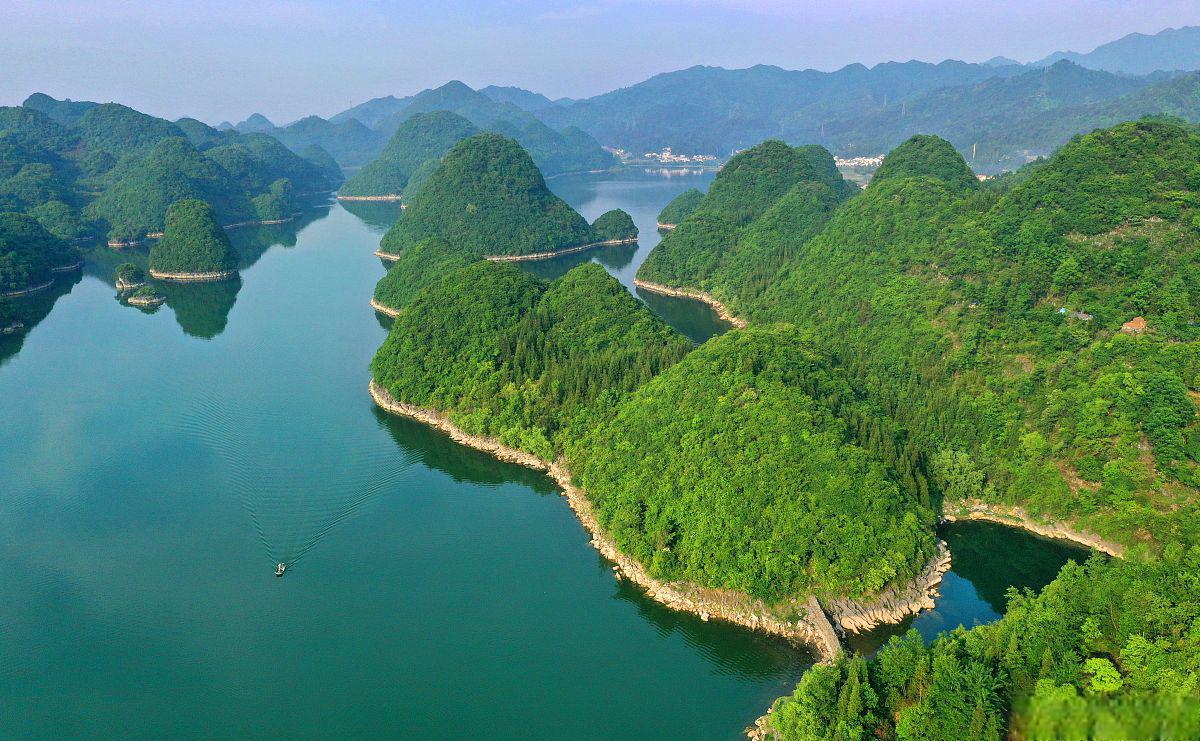 湖南一处是国家地质公园的湖泊 作为中国地域广阔的一个省份,湖南以其